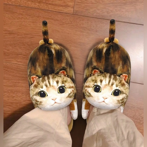Cute 3D Cat Plush Slippers Cozy Fuzzy Indoor Shoes with Tail Detail. - Picture 3 of 8